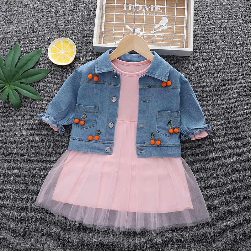 Vestido de tul + chaqueta de cerezas