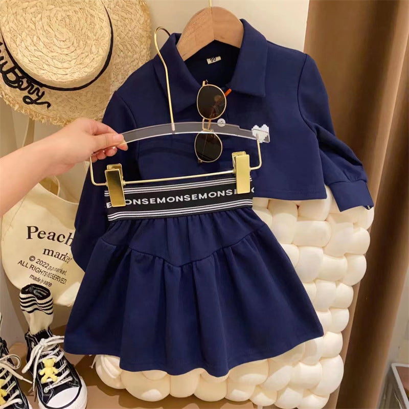 مجموعة أطفال مع طوق قلب صغير