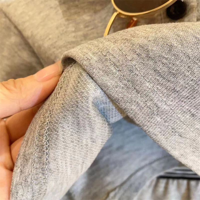 مجموعة أطفال مع طوق قلب صغير