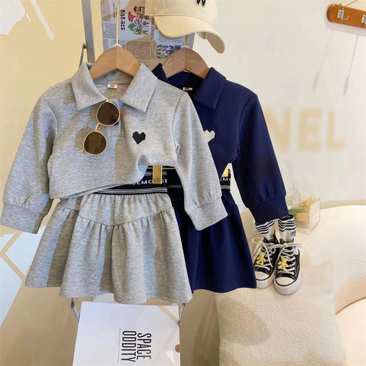 Conjunto infantil con cuello de corazón pequeño