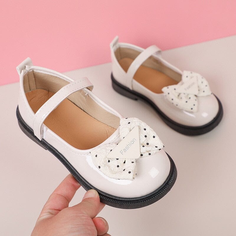 Barniz de moda para zapatos de mujer y niños