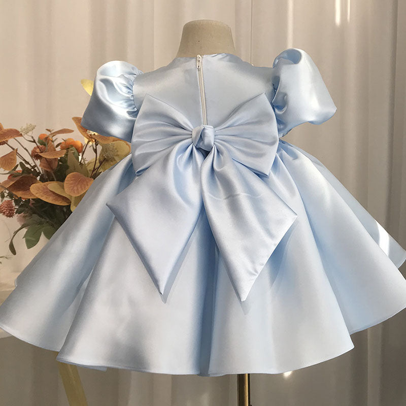Vestido infantil de princesa con perlas azules