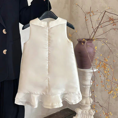 Vestido infantil con cuello de flores