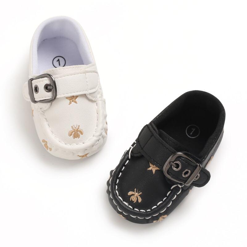 Zapatos con hebilla