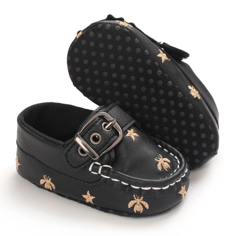 Zapatos con hebilla