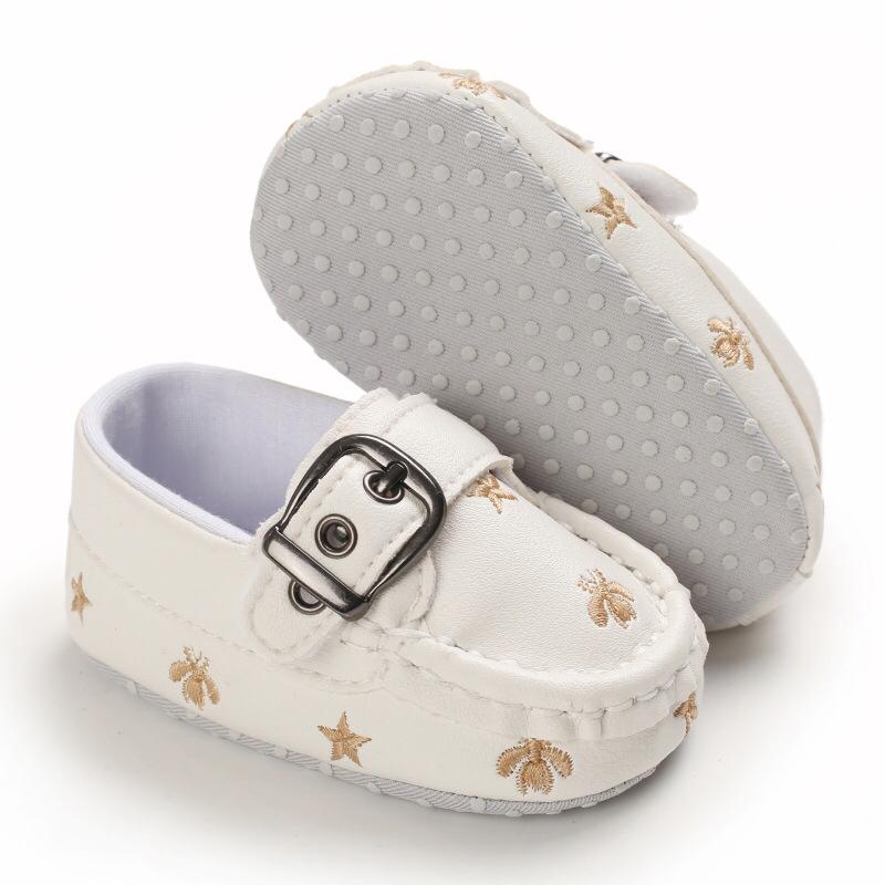 Zapatos con hebilla