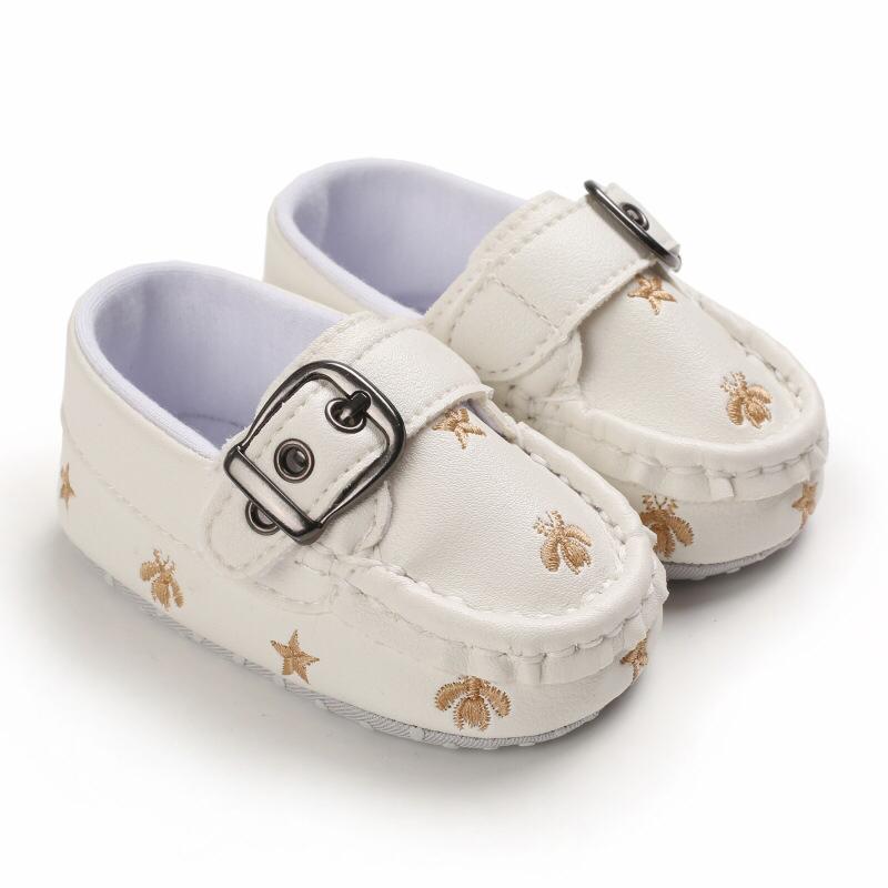 Zapatos con hebilla