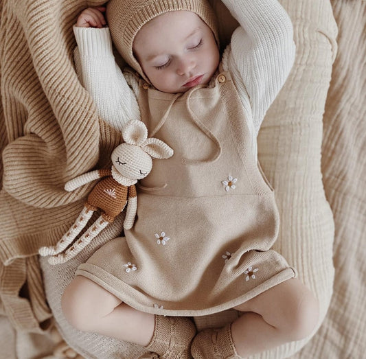 Vestido de bebé beige con flores