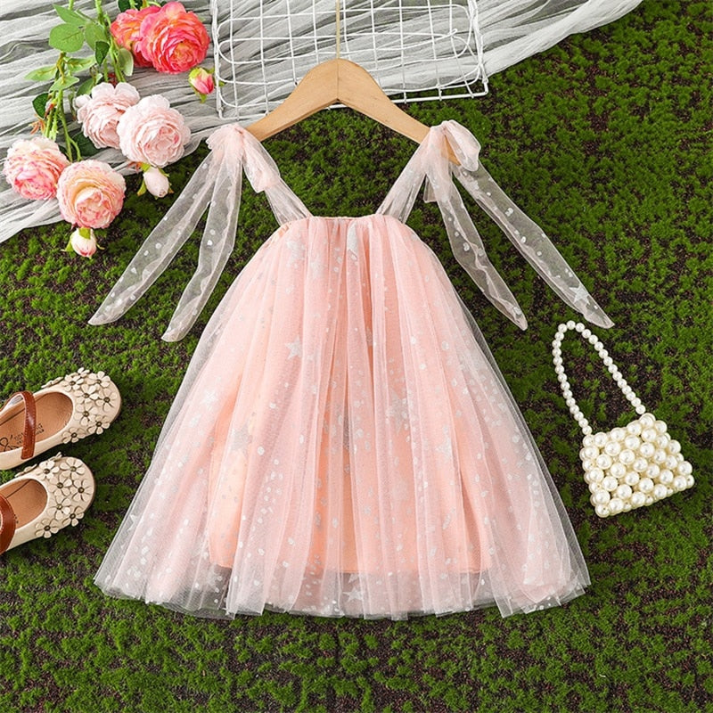 Vestido infantil con tirantes y lazo de tul