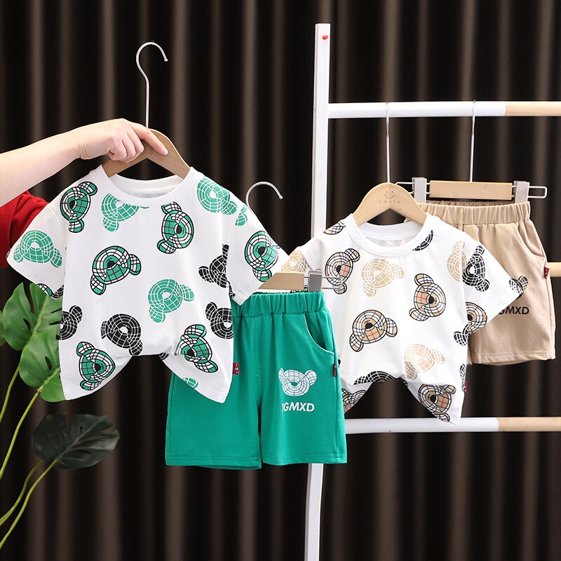 Conjunto de camiseta de manga corta con oso para niños
