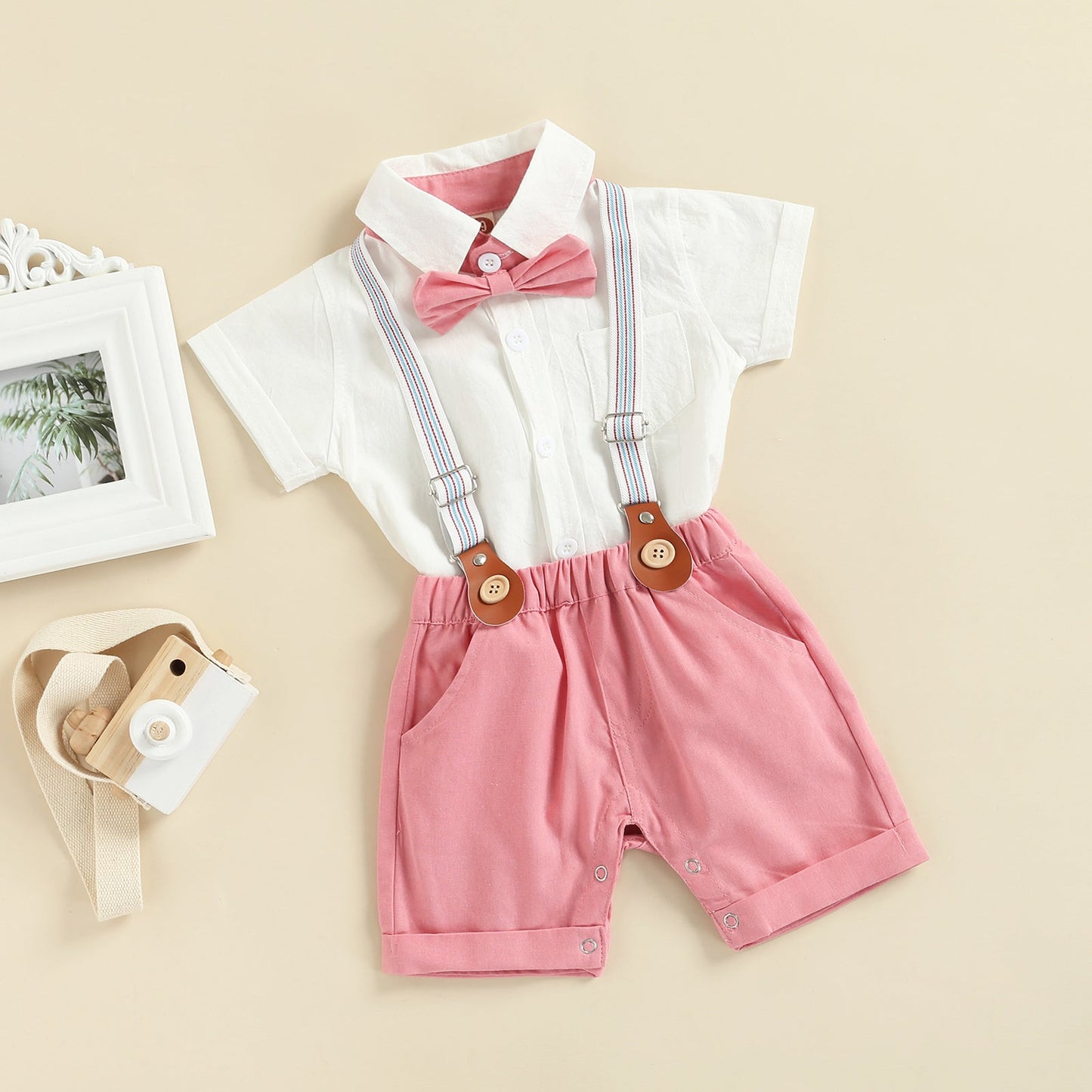 Conjunto de pantalones cortos con pajarita, camisa y mono
