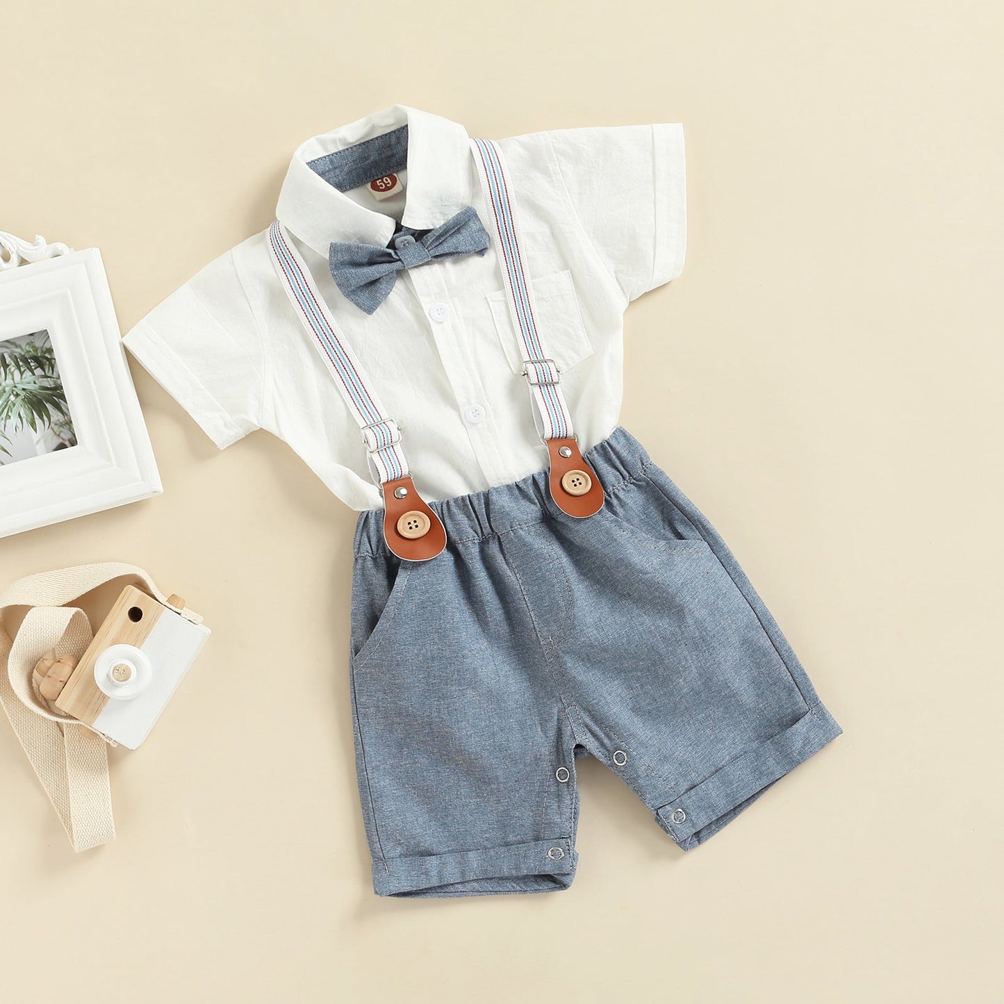 Conjunto de pantalones cortos con pajarita, camisa y mono