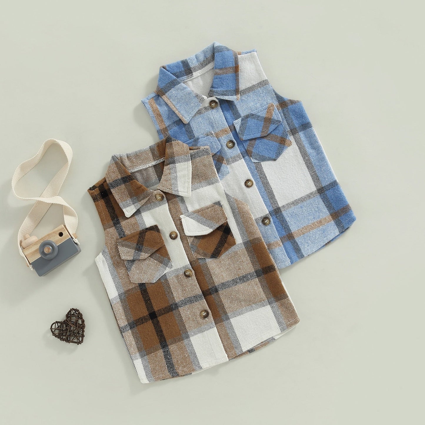 Blusa de ajedrez con capucha marrón y azul