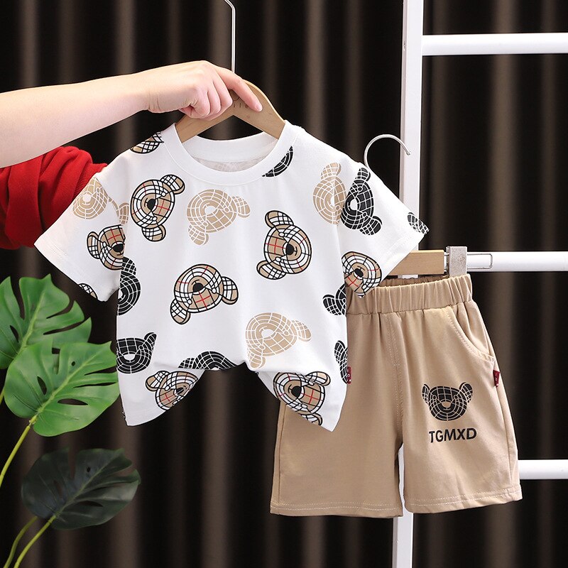 Conjunto de camiseta de manga corta con oso para niños