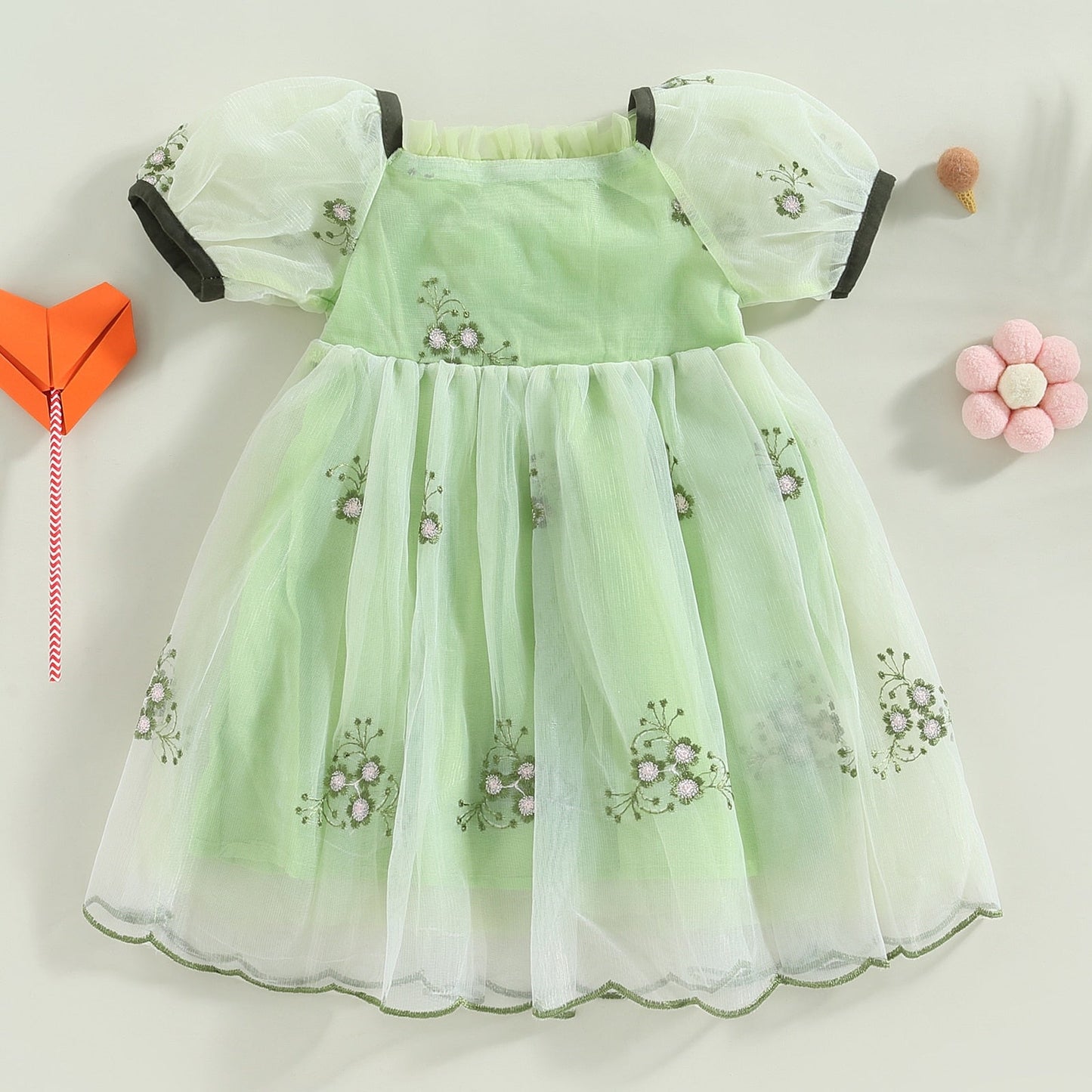 Vestido de malla con flores de mariposa