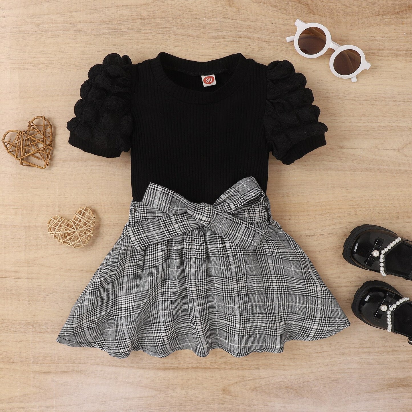 Conjunto de 2 piezas de blusa abullonada de manga corta + falda a cuadros con cinturón