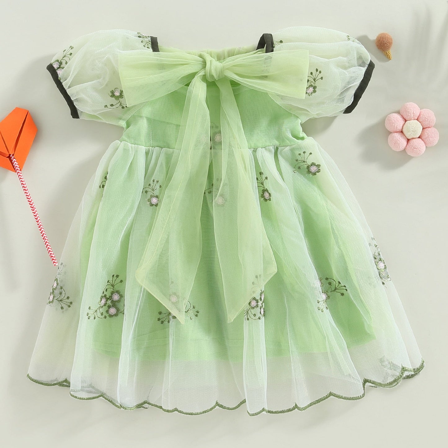 Vestido de malla con flores de mariposa