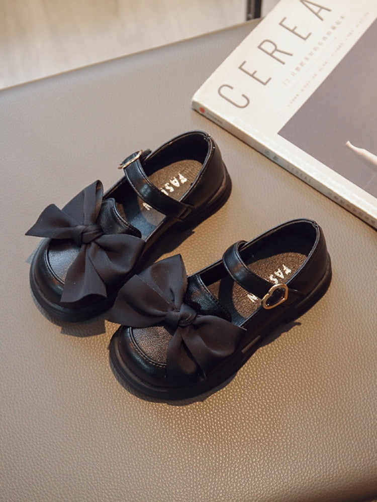 Zapatos de pajarita con cierre de corazón