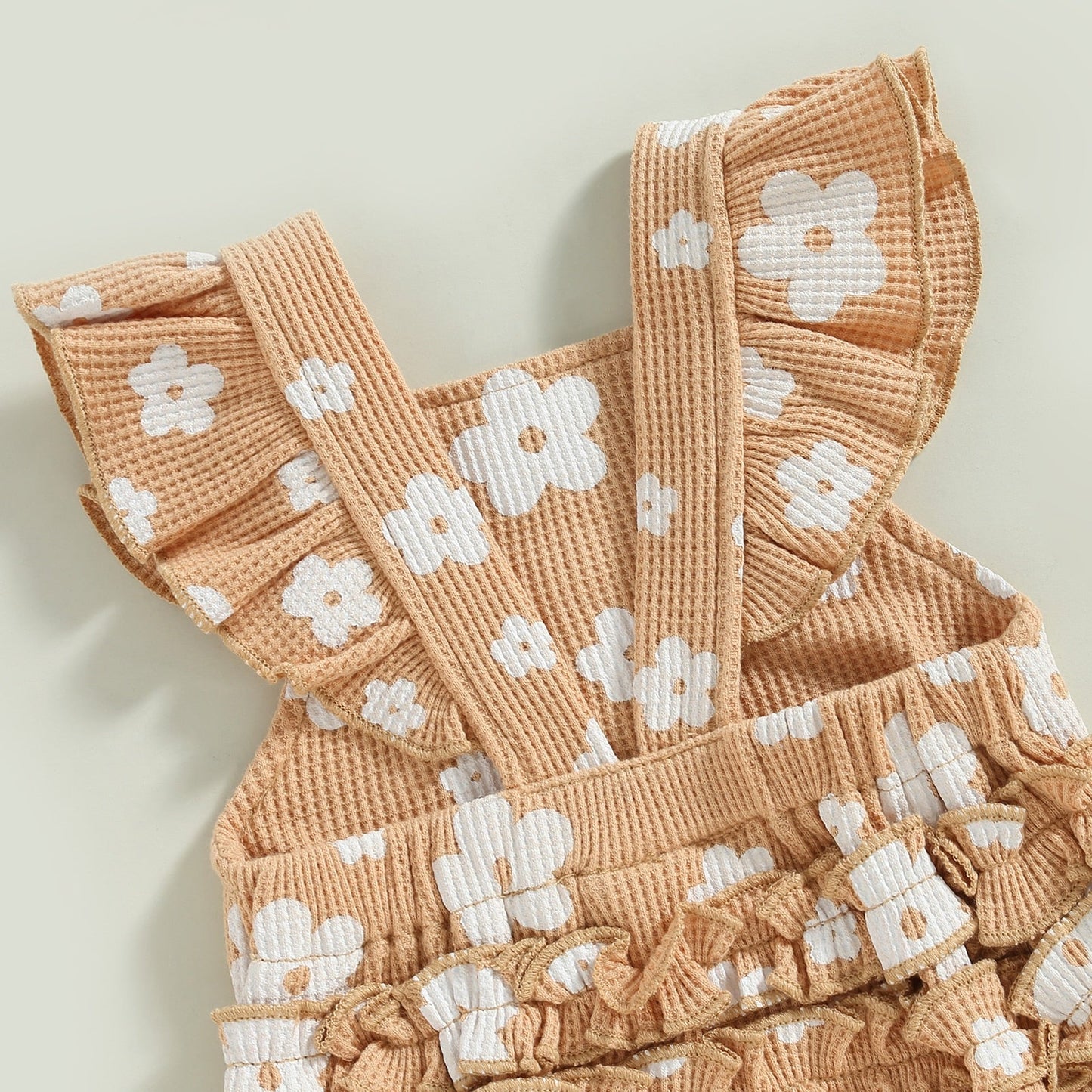 Mono informal con estampado floral, mangas con volantes y diadema