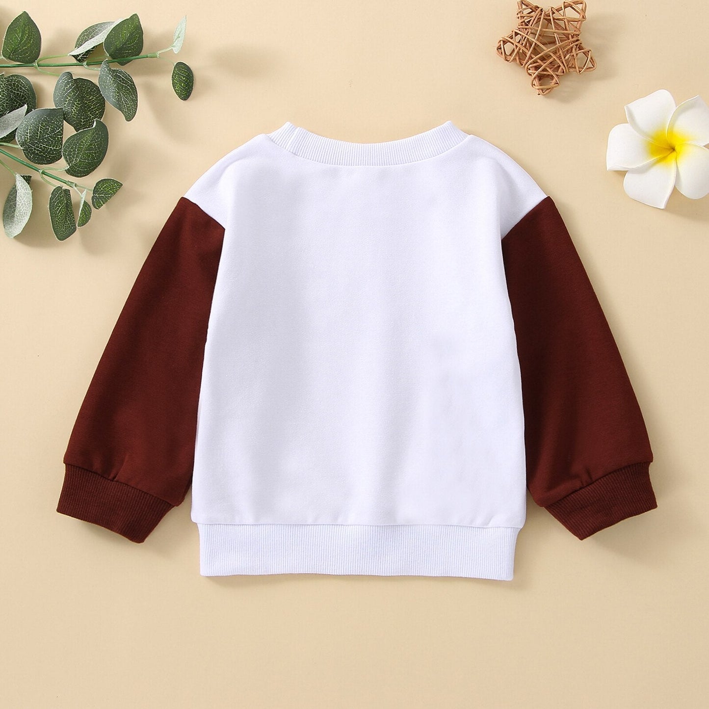Sudadera infantil marrón y blanca