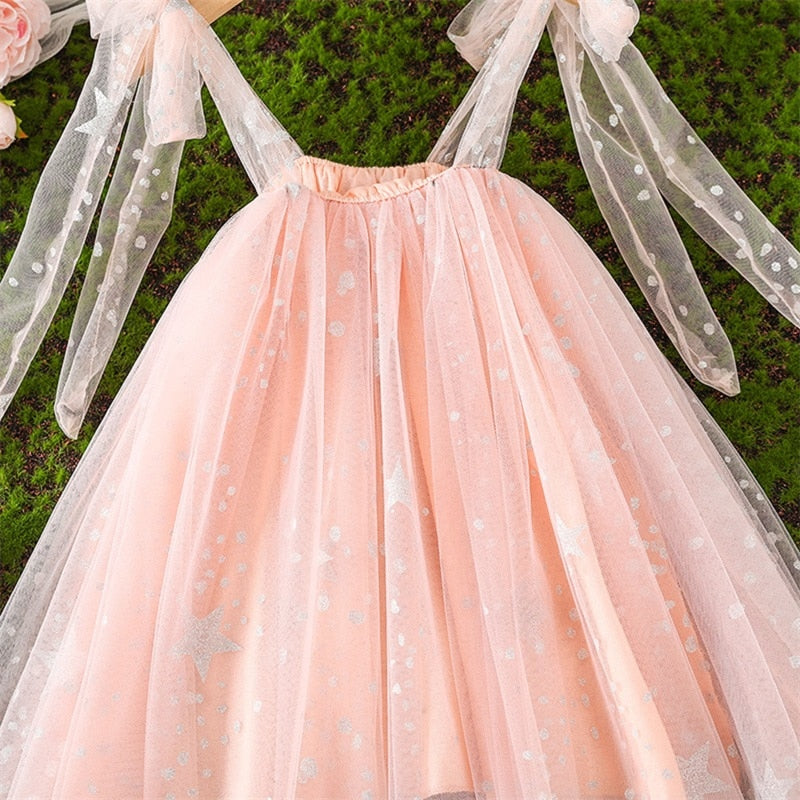 Vestido infantil con tirantes y lazo de tul