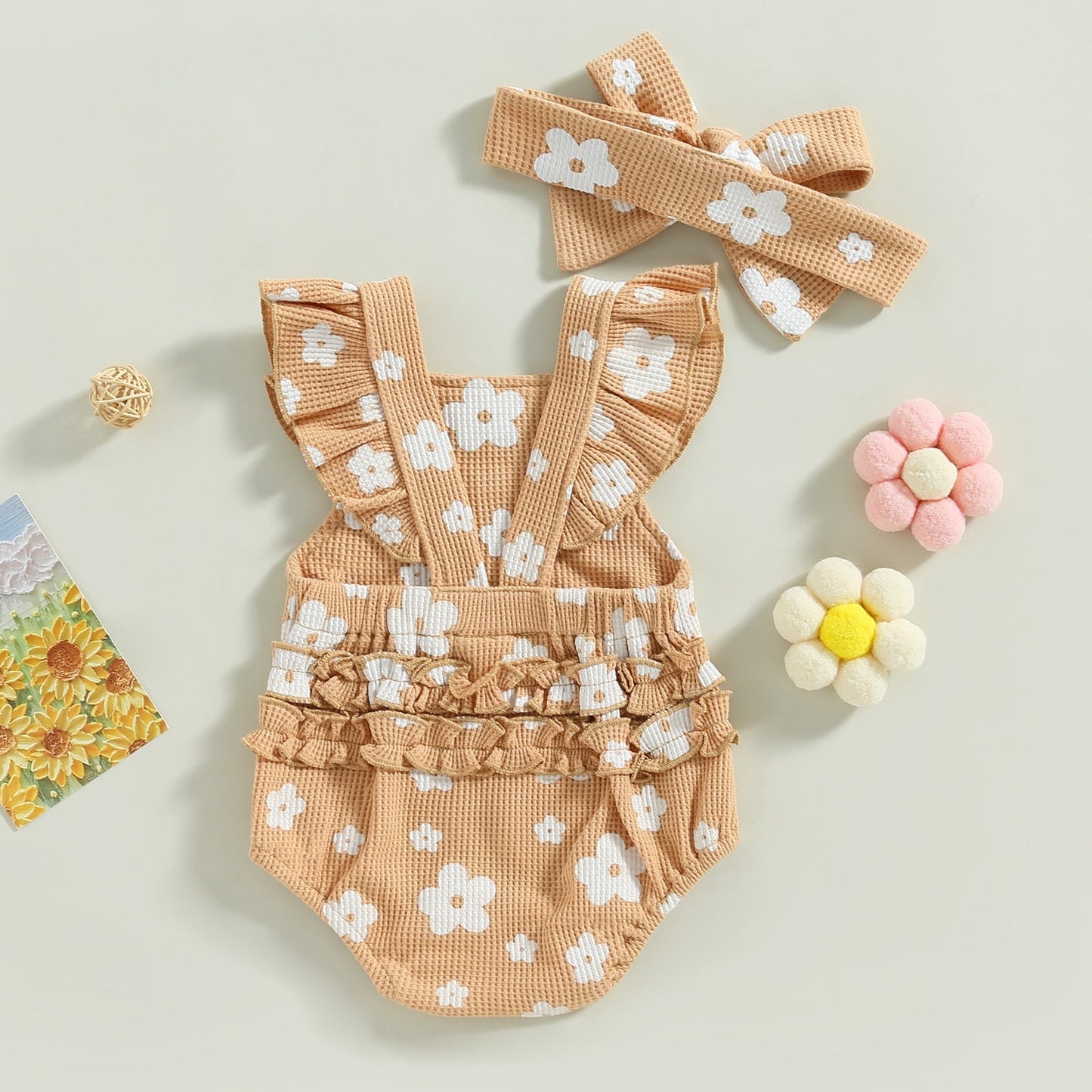 Mono informal con estampado floral, mangas con volantes y diadema