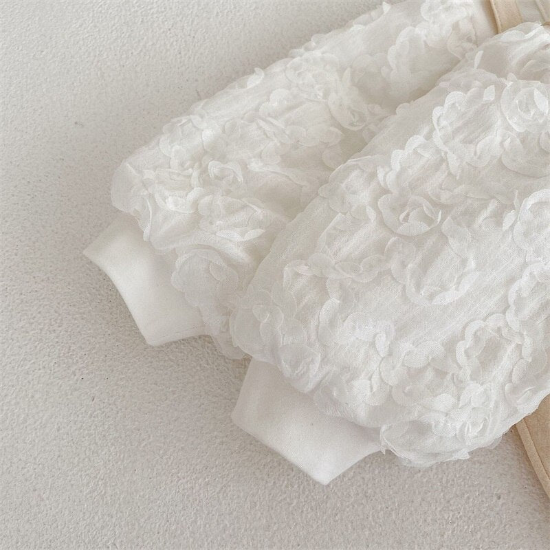 Body infantil beige y blanco