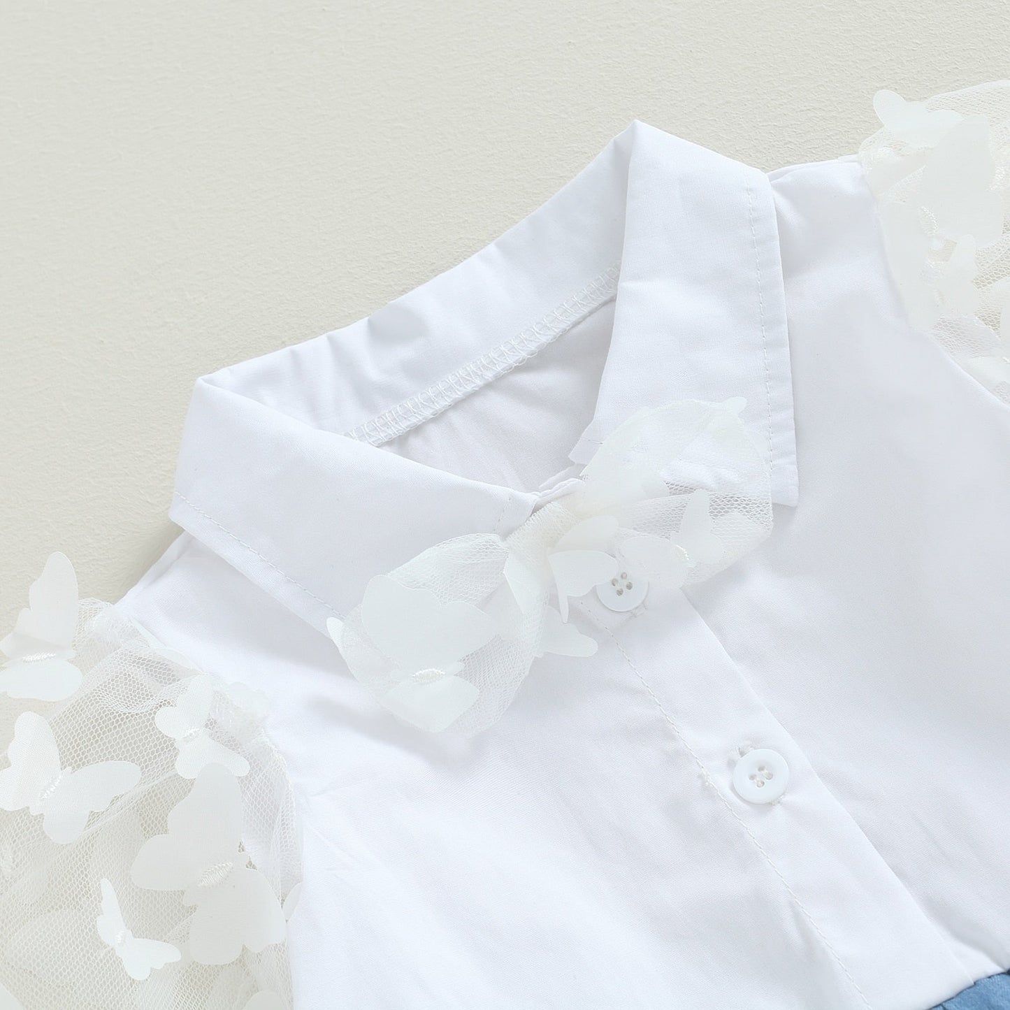 Vestido transparente de manga larga con solapa y estampado de mariposas