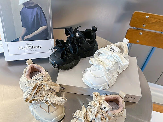 Zapatillas de deporte para niños de moda con doble cordón