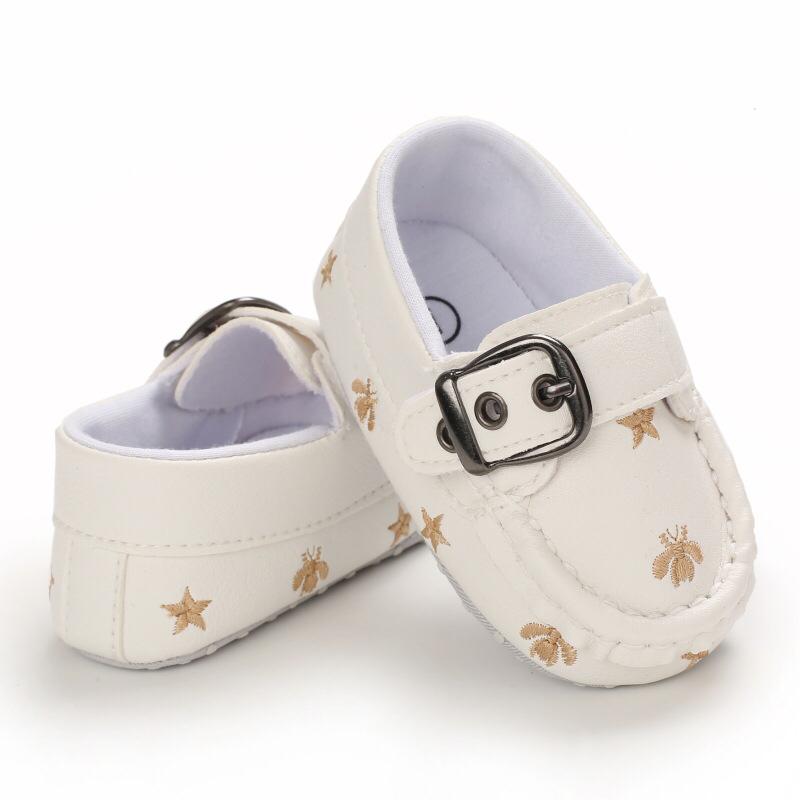 Zapatos con hebilla