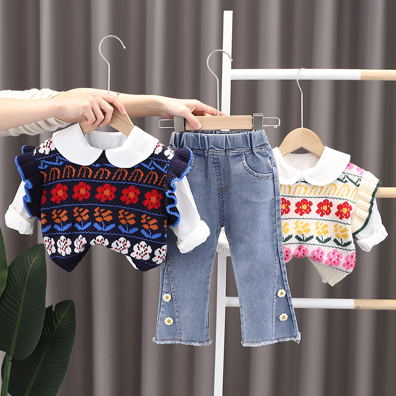 Conjunto infantil de mujer con chaleco floreado