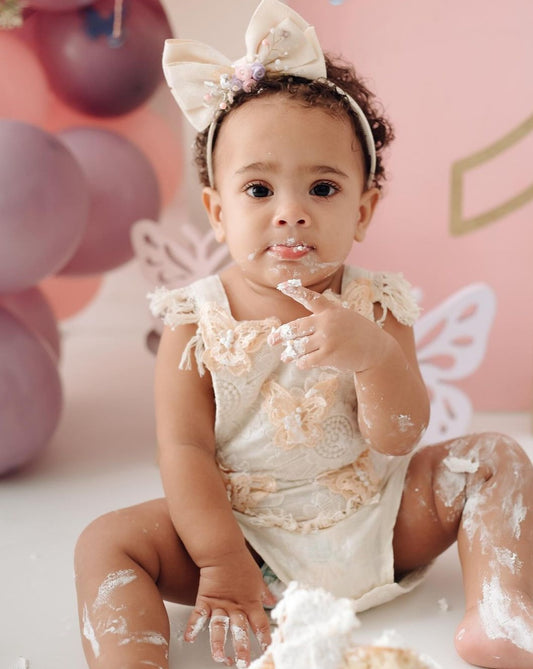 Body infantil beige con mariposa