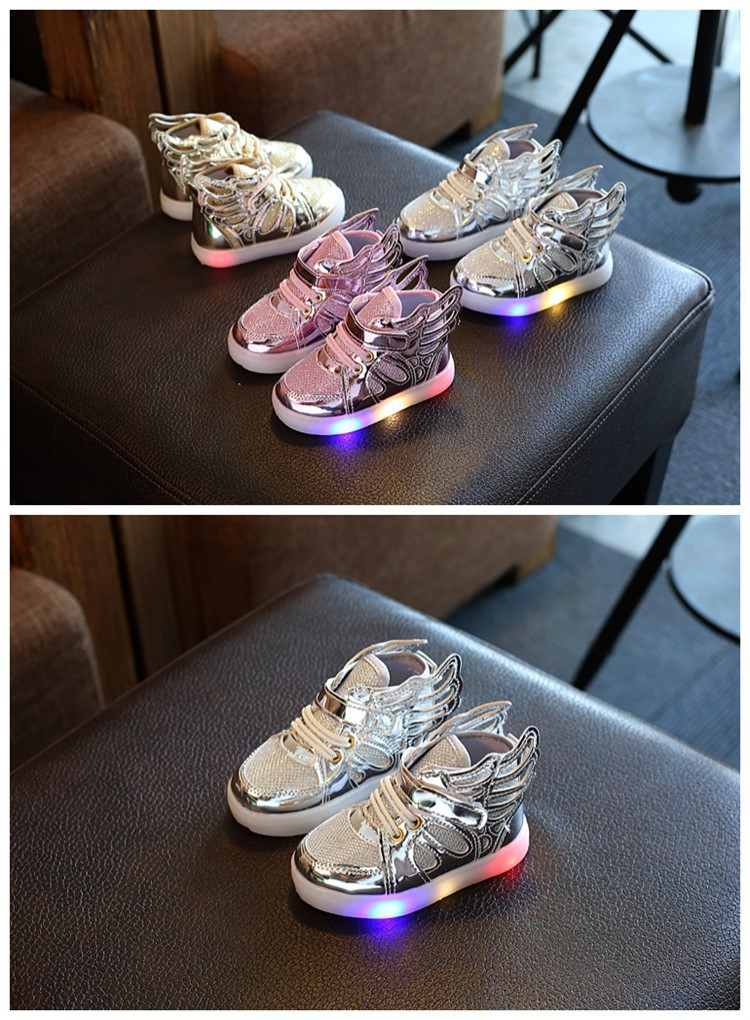 حذاء أطفال بجناح و LED 