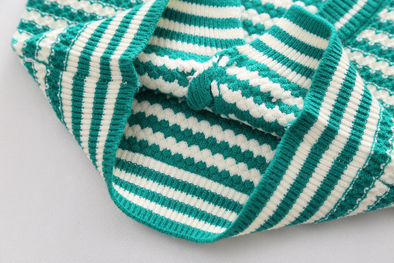 Conjunto de mujer con chaleco de rayas