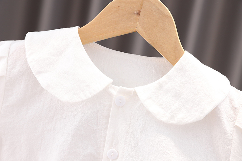 Conjunto infantil de mujer con chaleco floreado