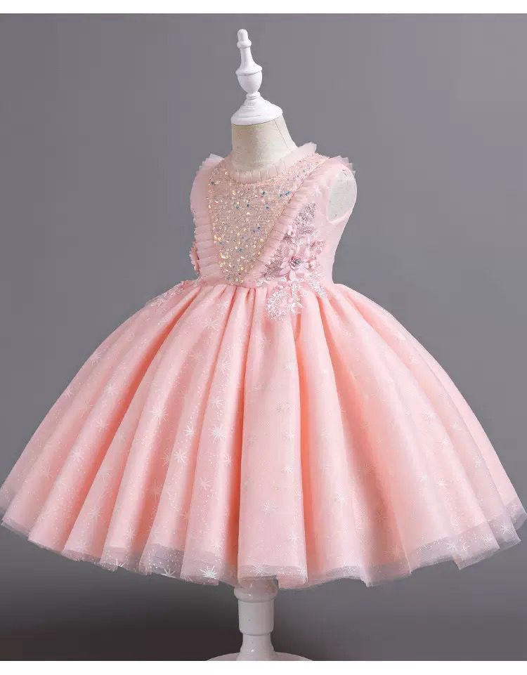 Vestido de fiesta infantil con flores brillantes 