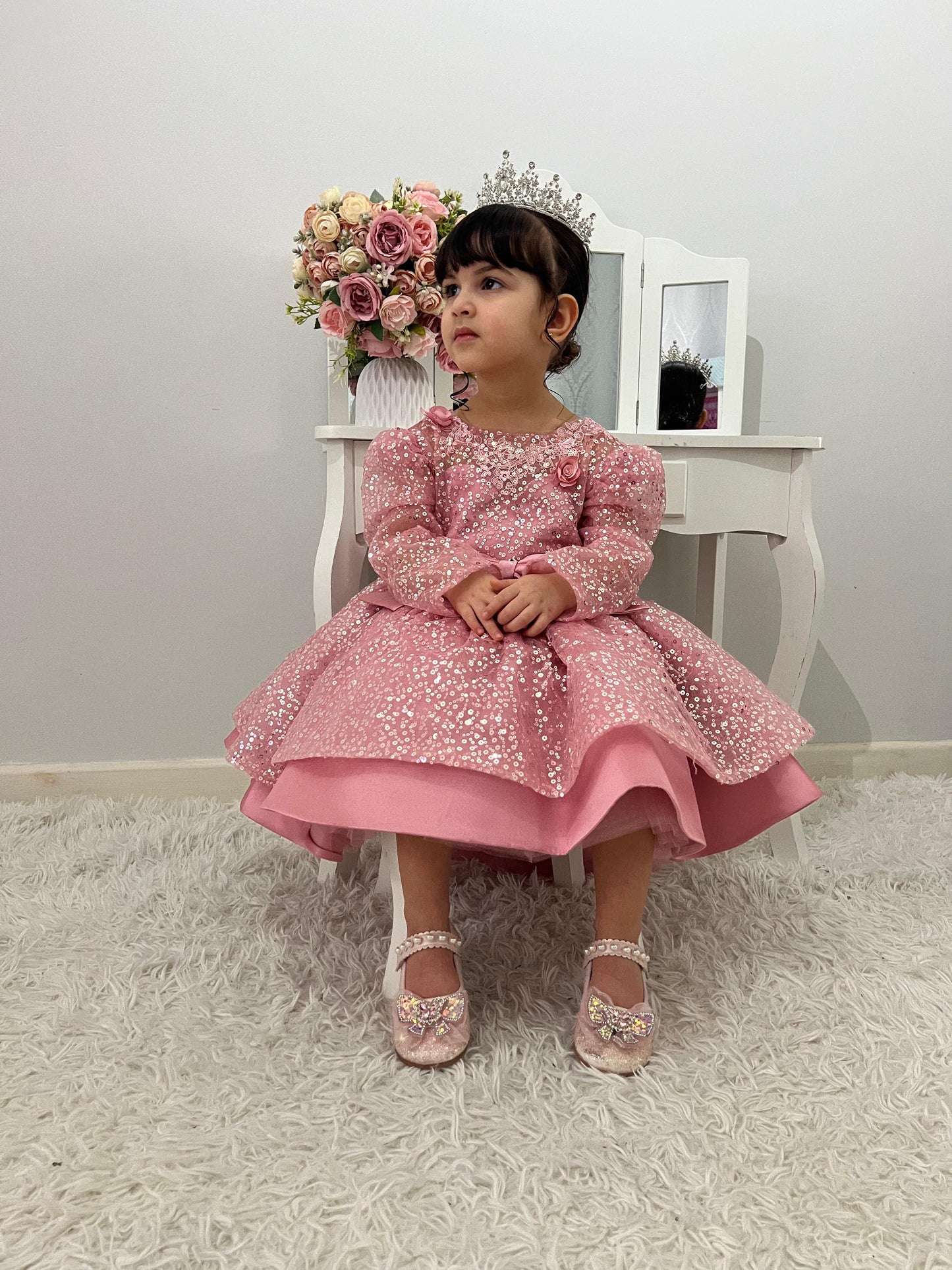 فستان حفلات لامع للبنات مزين بفيونكة 