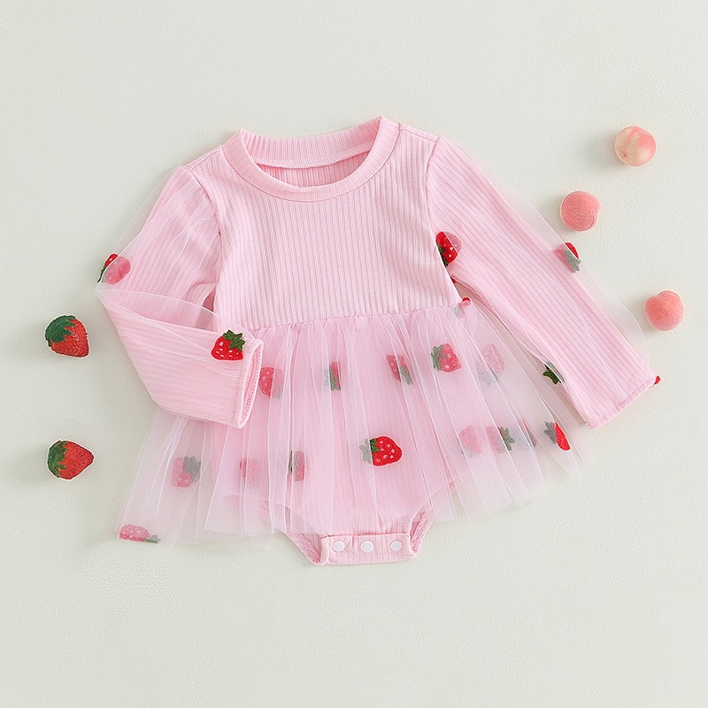 Cuerpo de niños con fresas