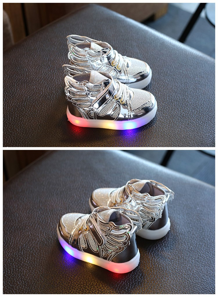 حذاء أطفال بجناح و LED 