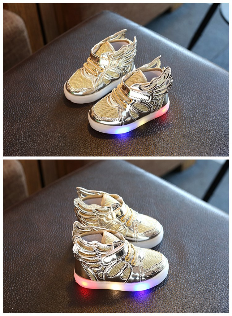 حذاء أطفال بجناح و LED 