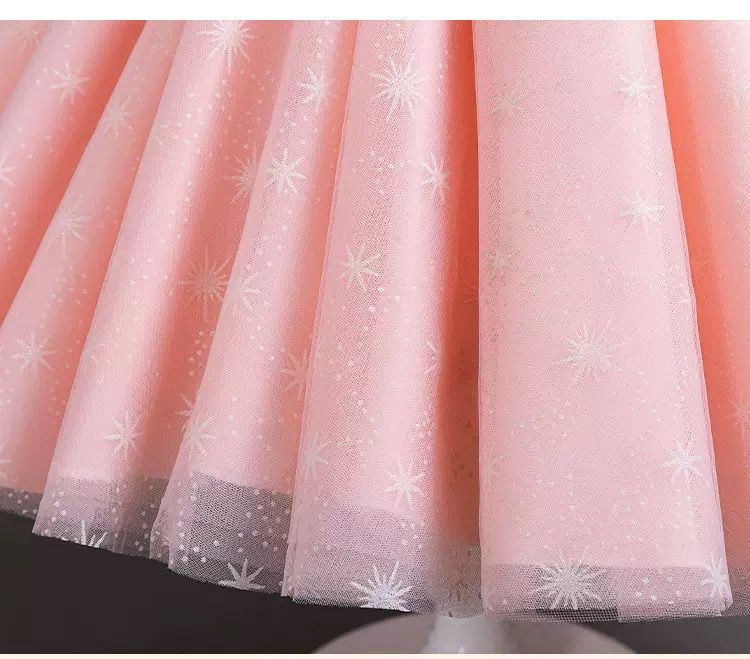 Vestido de fiesta infantil con flores brillantes 