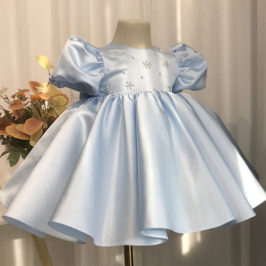 Vestido infantil de princesa con perlas azules 