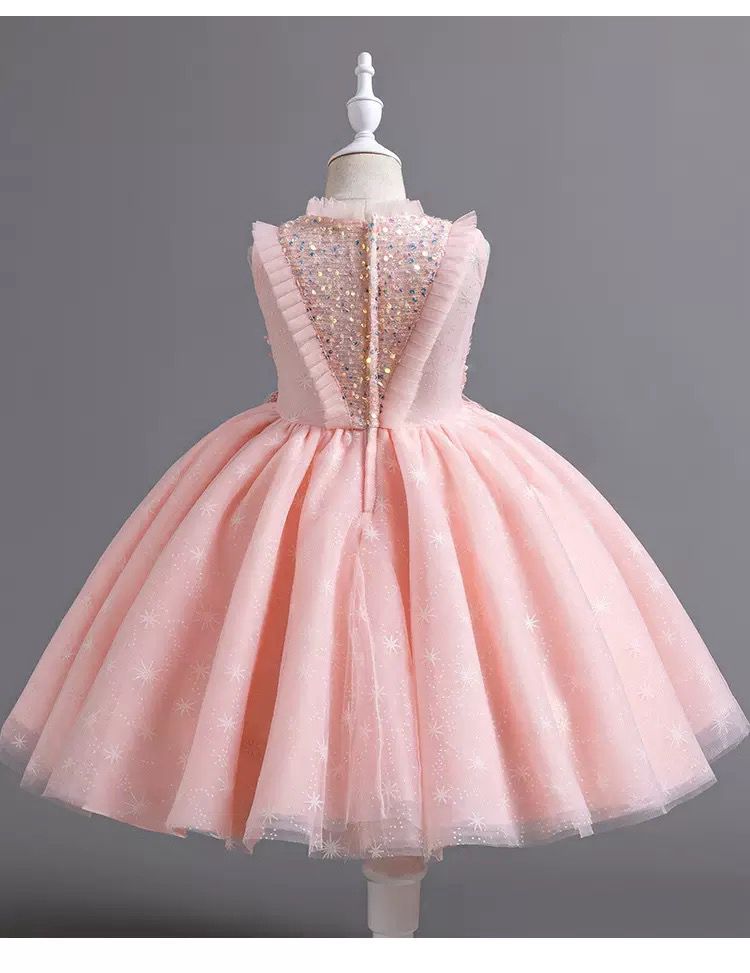 Vestido de fiesta infantil con flores brillantes 
