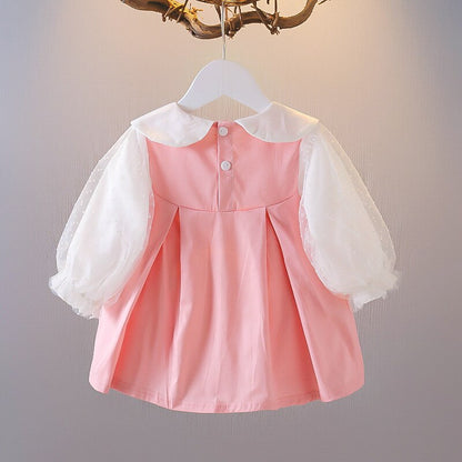 Vestido infantil vintage con encaje negro y botones.