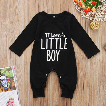Mono de bebé niño pequeño