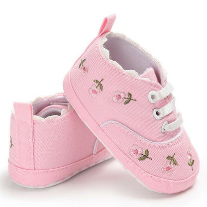 Zapatillas de bebé niña con flores bordadas