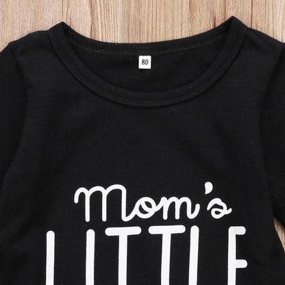 Mono de bebé niño pequeño