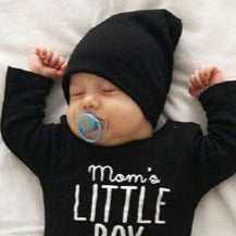 Mono de bebé niño pequeño