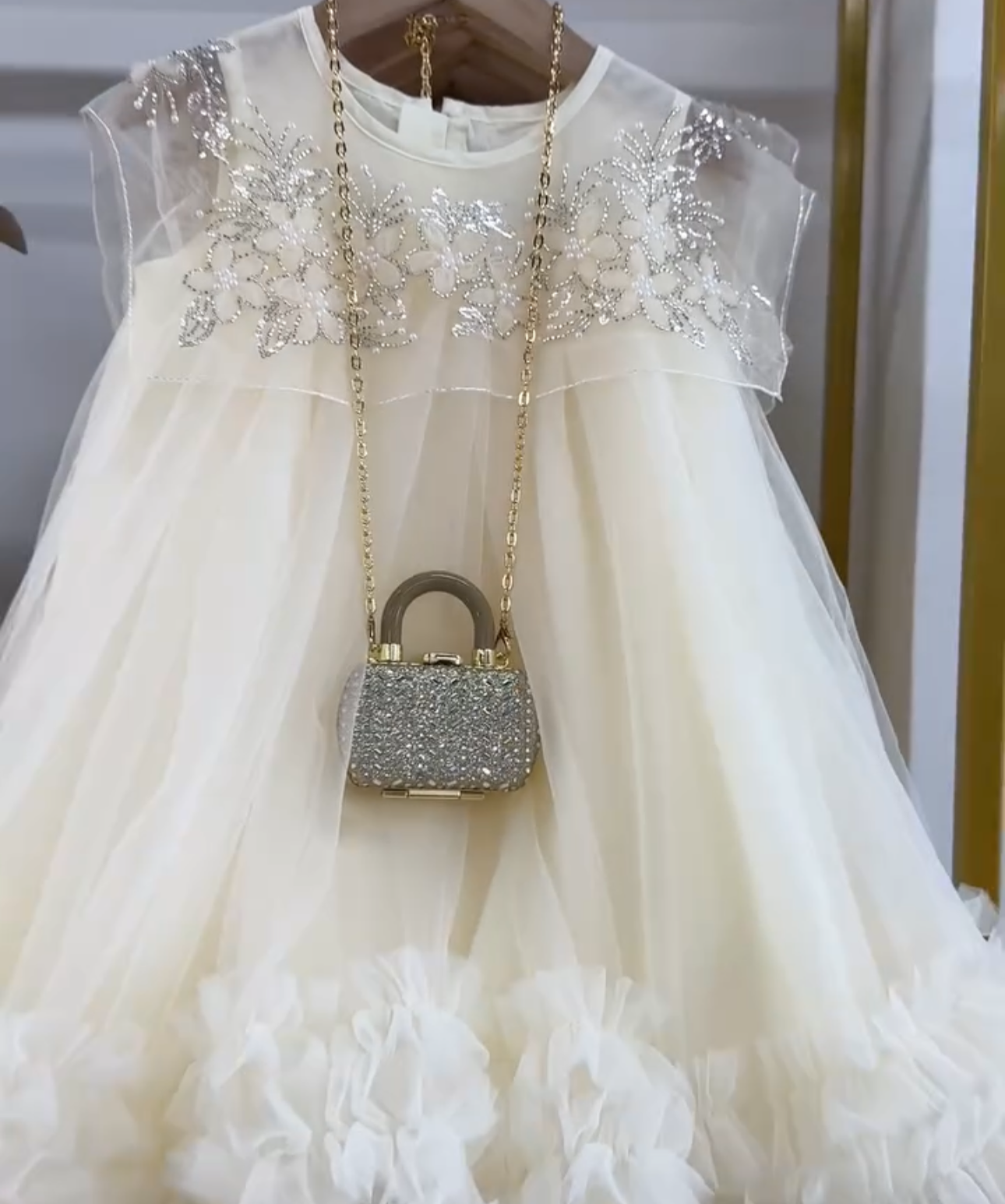 فستان أطفال بياقة مزينة بالزهور