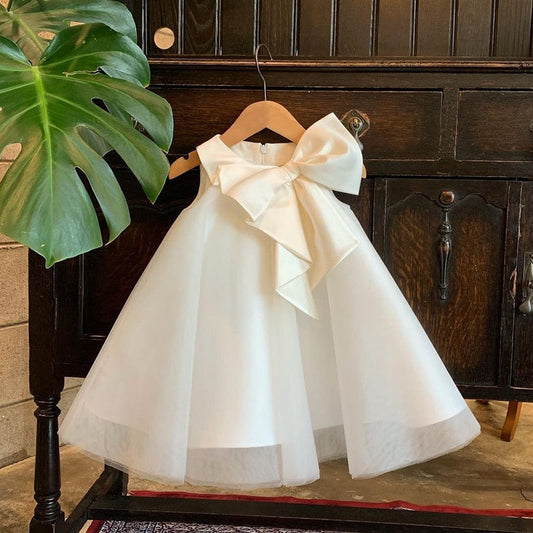 Vestido infantil blanco con lazo 